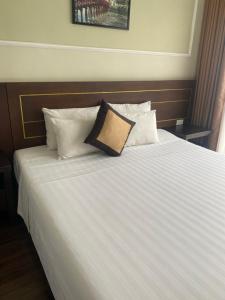 Golden Sail Hotel & Travel