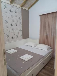 The Cozy Crib - Two - Bedroom Apartment