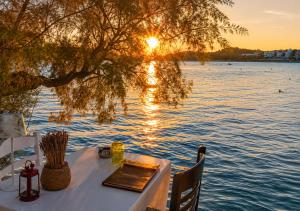 Vouliagmeni Square Residence Elegant Riviera Stay