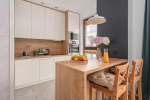 Lumina I Apart 2BR with Balcony & Parking I Coffee Maker