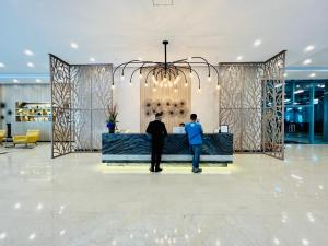 FREE Welcome Breakfast, BGC 1BR, 300Mbps Fiber, Steps to Mitsukoshi & Uptown, 11F