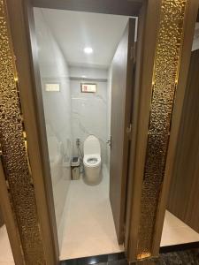 MM HOUSE - Metro Q1