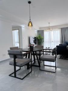 Hautevillas-2 Balconies- Swimming pool -Access to Rooftop view -20 minutes to JKIA -WESTLANDS