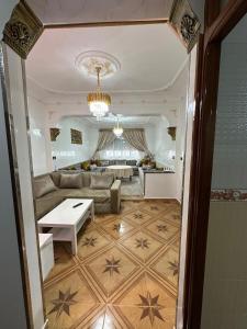 Apartment for rent on the second floor, close to the sea in Al-Madiq