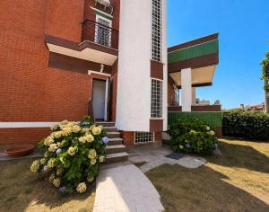 RESIDENZA LILLA - Spacious and charming Villa with patio and terrace, near the beach and train station with hourly trains to Rome - Lido delle Sirene, ANZIO