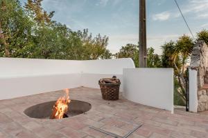 CoolHouses Algarve, Luz, 3 Bed villa, 1 bed studio, heated pool & jacuzzi, sea views, Casa Pequena