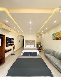 Aura Beachfront Hotel - Apartment