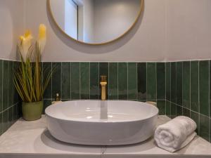 2-leveled flat few steps from sandy beach