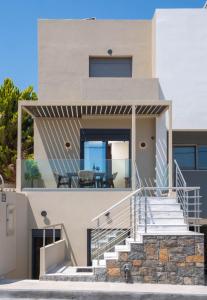 2-leveled flat few steps from sandy beach