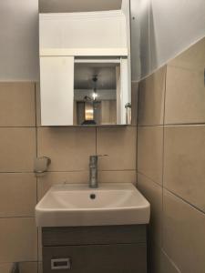 Walk everywhere - Apartment by Liston Square