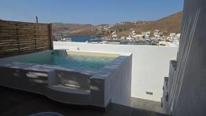 Viewport Suites Kythnos με ιδιωτικα πισινακια-τζακουζι