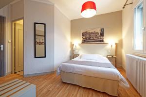 Hotels Logis Hotel Du Commerce : photos des chambres