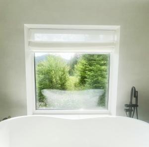 Noir 256 chalet with its own swimming pool, hot tub, and sauna