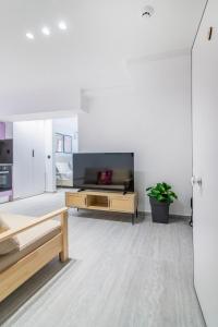 Jia Modern Studio with Balcony & Close to Monastiraki