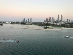 Palm Jumeirah 9th floor with Dubai skyline view