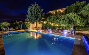 A 1 apt w shared pool and balcony near the beach