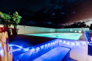 Luxury 3-BD penthouse with a private swimming pool