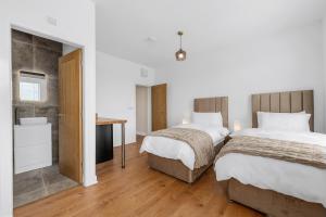Luxury 6 BR Home with Cinema and Games Room, Sleeps 16, Ideal for Families & Groups