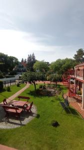 Tarp Tujų
