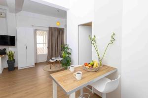 Modern Athens stay near to Metro with fast Wi-Fi