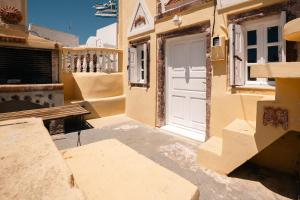 Authentic Santorini Home - Emporio Village by ΜΡS