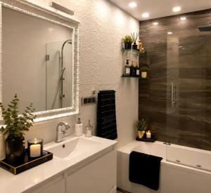 Modern apartment with jacuzzi and city view, Almería, 80 m²