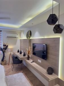 Eminence suites