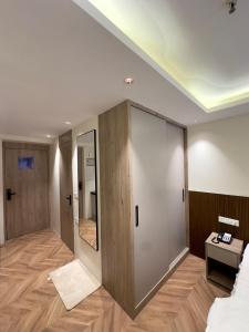 Eminence suites