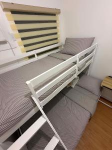 Urban Deca Suites - Batangas - Free Parking - Wi-fi - Netflix - 2 Bedroom - Near- Cozy up to 5 pax
