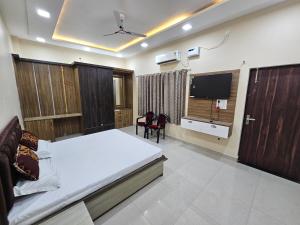 Hotel B Anand