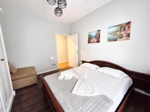 2 Bedroom Apartment Center