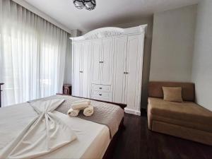2 Bedroom Apartment Center