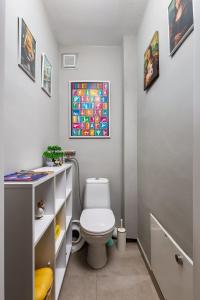 2BR Pop-Art Paradise with Terrace near Youth Hill by Flat Manаger