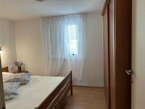 Apartments in Jadranovo 42066
