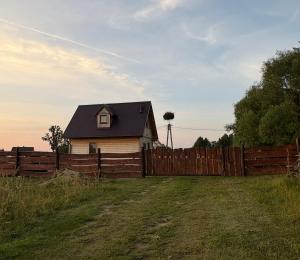 Bociani Zakątek nad jeziorem