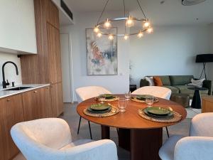 Pinnacle WoHo Sea View Apartment