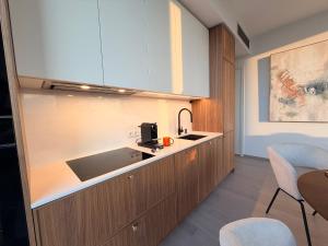 Pinnacle WoHo Sea View Apartment
