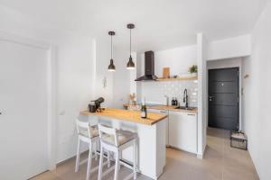 1BDR Studio 150m from Sea with Workspace