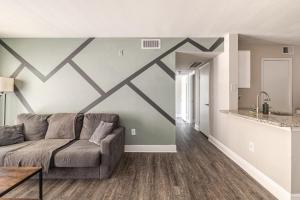 Comfy King 2Bed 2Bath |Walk to NRG| 1mi Med Center