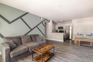 Comfy King 2Bed 2Bath |Walk to NRG| 1mi Med Center