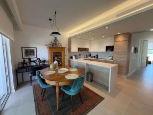 Issacs Place
