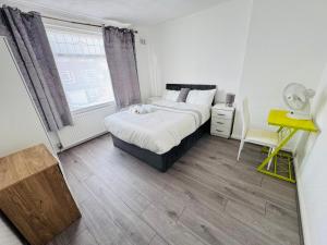 Victoria Rooms Dagenham East Station High Street