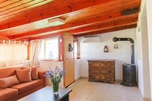 PeachPine Loft - Escape Near Sea & Athens Airport