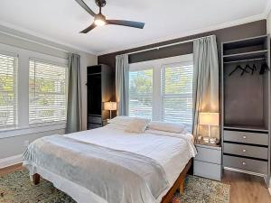 9 Mins to Downtown, Full Kitchen, KingBed, Balcony