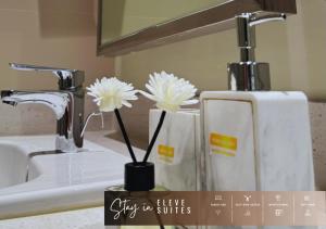 Eleve Suites Family Room - Sleeps 5 Pool Access