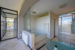 Country Chic Villa with Park between Rome and the Lake