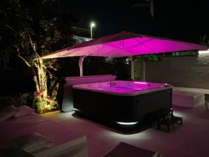 Villa Karina - Luxury Suite, Jacuzzi Pool & Garden Ostia Rome