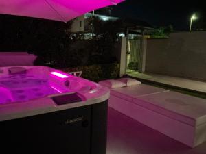 Villa Karina - Luxury Suite, Jacuzzi Pool & Garden Ostia Rome