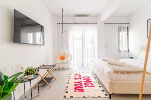 Juno Modern Studio with Balcony & Close to Monastiraki