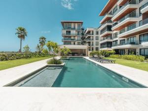 BRAND NEW! Stylish Stay in Vermare C7